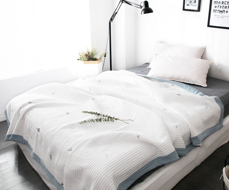 FN-B432 絲繡多(duō)用蓋毯被 FN-B432 絲繡多(duō)用蓋毯被