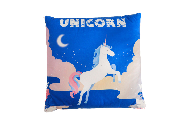 FN-R7015 臻絨數(shù)碼彩印抱枕被 FN-R7015 臻絨數(shù)碼彩印抱枕被